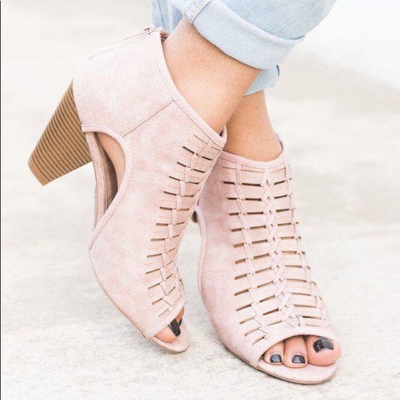 🆕LAST PAIR 💔 Mia Woven Booties In Blush - Picture 8 of 8